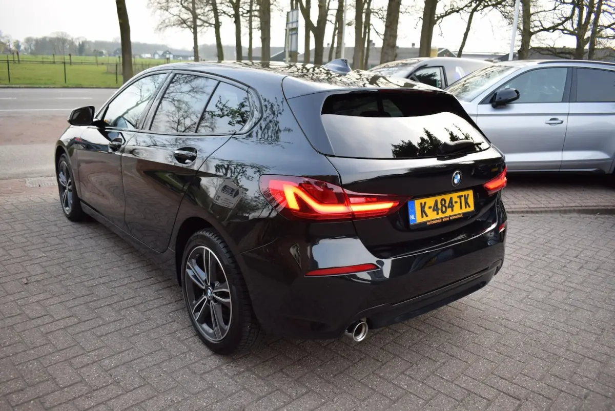 118i High Executive Edition AUTOM/NAVI/CRUISE/CARPLAY/AIRCO/XENON/NL-AUTO/BLUETOOTH//PDC V