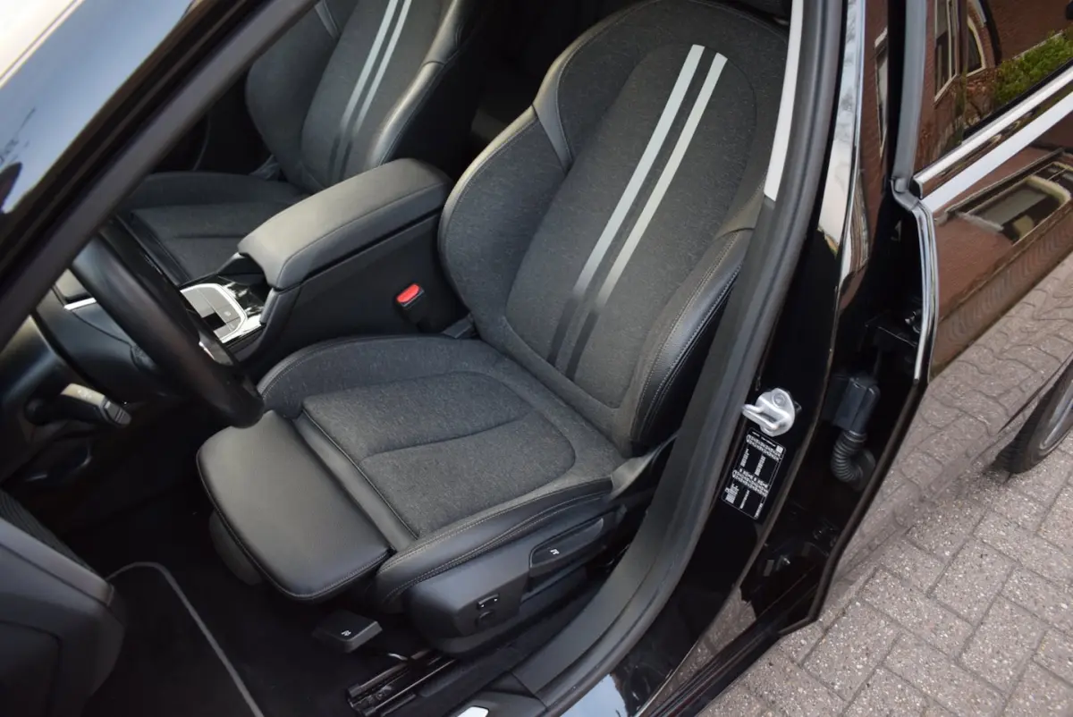 118i High Executive Edition AUTOM/NAVI/CRUISE/CARPLAY/AIRCO/XENON/NL-AUTO/BLUETOOTH//PDC V