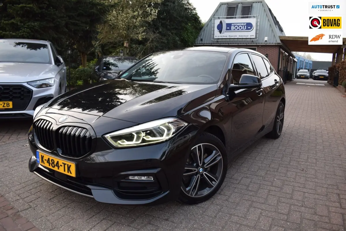 118i High Executive Edition AUTOM/NAVI/CRUISE/CARPLAY/AIRCO/XENON/NL-AUTO/BLUETOOTH//PDC V