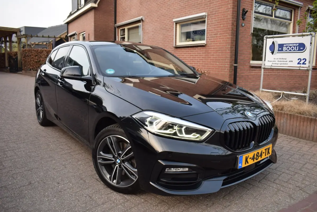 118i High Executive Edition AUTOM/NAVI/CRUISE/CARPLAY/AIRCO/XENON/NL-AUTO/BLUETOOTH//PDC V