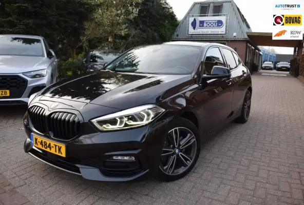 118i High Executive Edition AUTOM/NAVI/CRUISE/CARPLAY/AIRCO/XENON/NL-AUTO/BLUETOOTH//PDC V