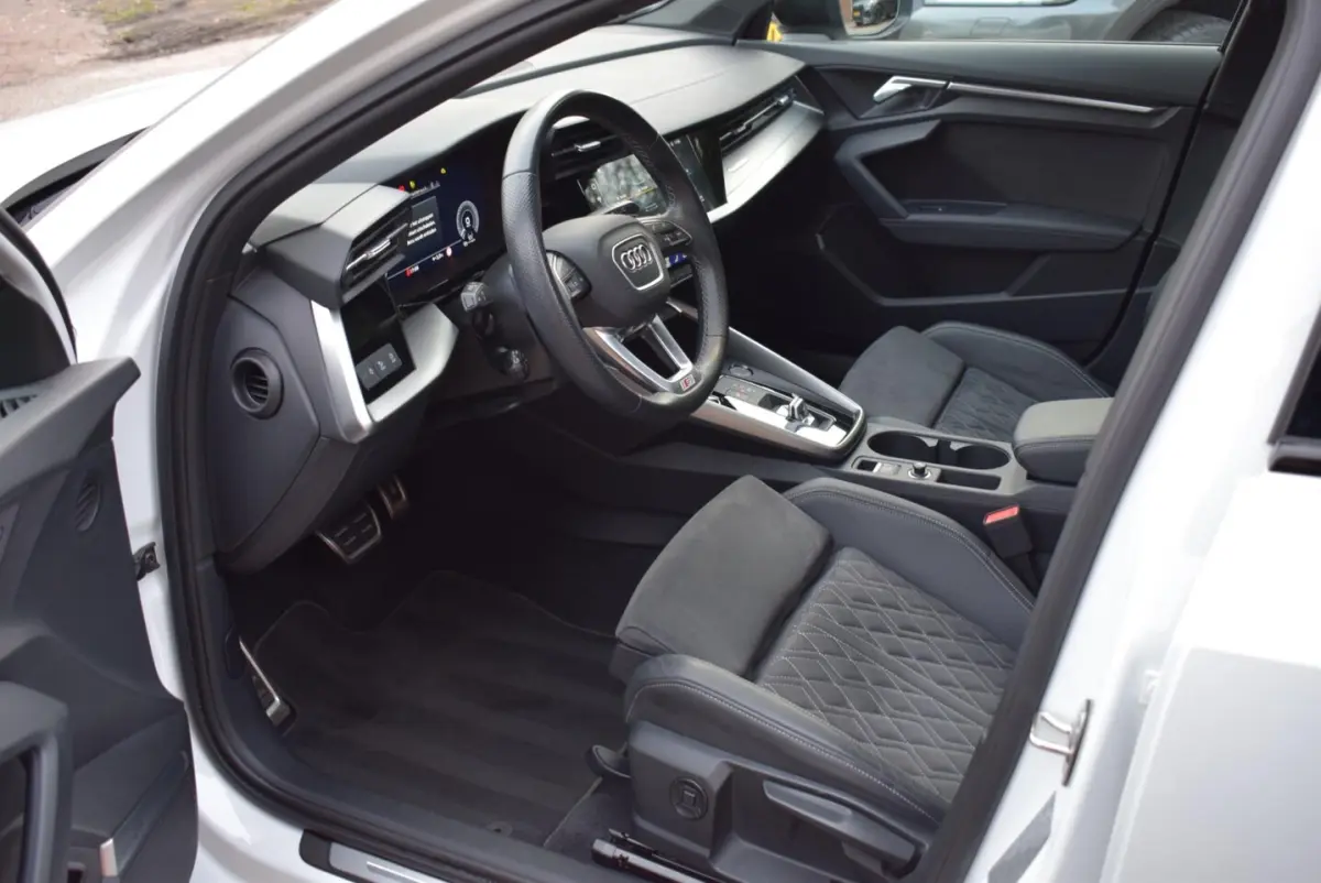 TFSI e S-LINE/204PK/ CARPLAY/ADAP CRUISE/PANO DAK/NAVI/MATRIX LED/RS /AIRCO ECC/PDC V+A/BL