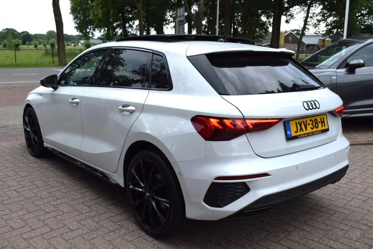 TFSI e S-LINE/204PK/ CARPLAY/ADAP CRUISE/PANO DAK/NAVI/MATRIX LED/RS /AIRCO ECC/PDC V+A/BL