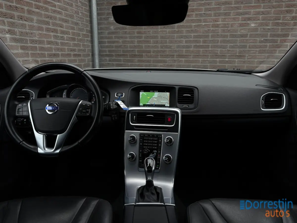 1.5 T2 Momentum | Automaat | Leder | Camera | Schuif-/kanteldak