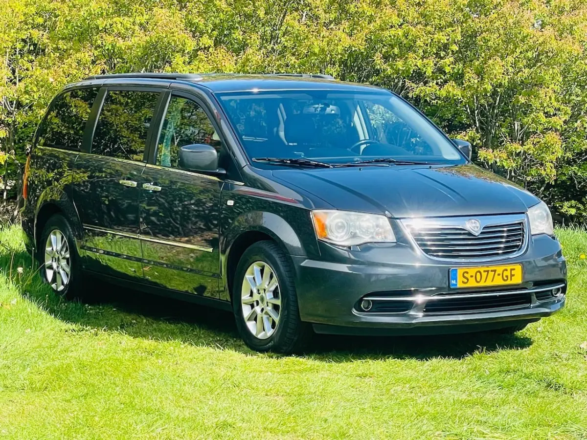 Lancia Voyager leasen