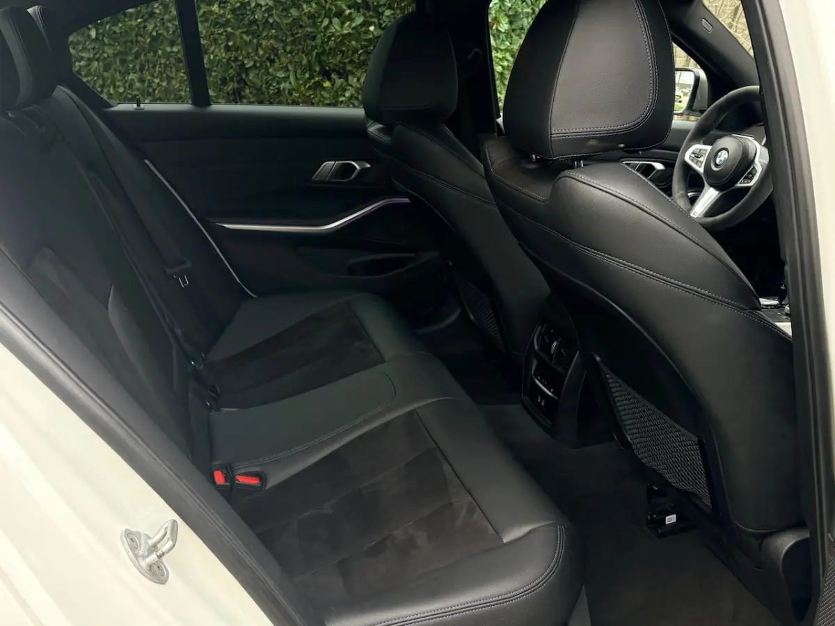 320i Business Edition M Sport pakket Automaat Navi CarPlay Carbon pakket/NL Auto