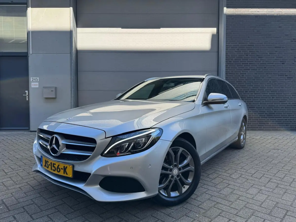 180 Lease Edition [NL Auto | Carplay | StoelVW | Cruise | Trekhaak]