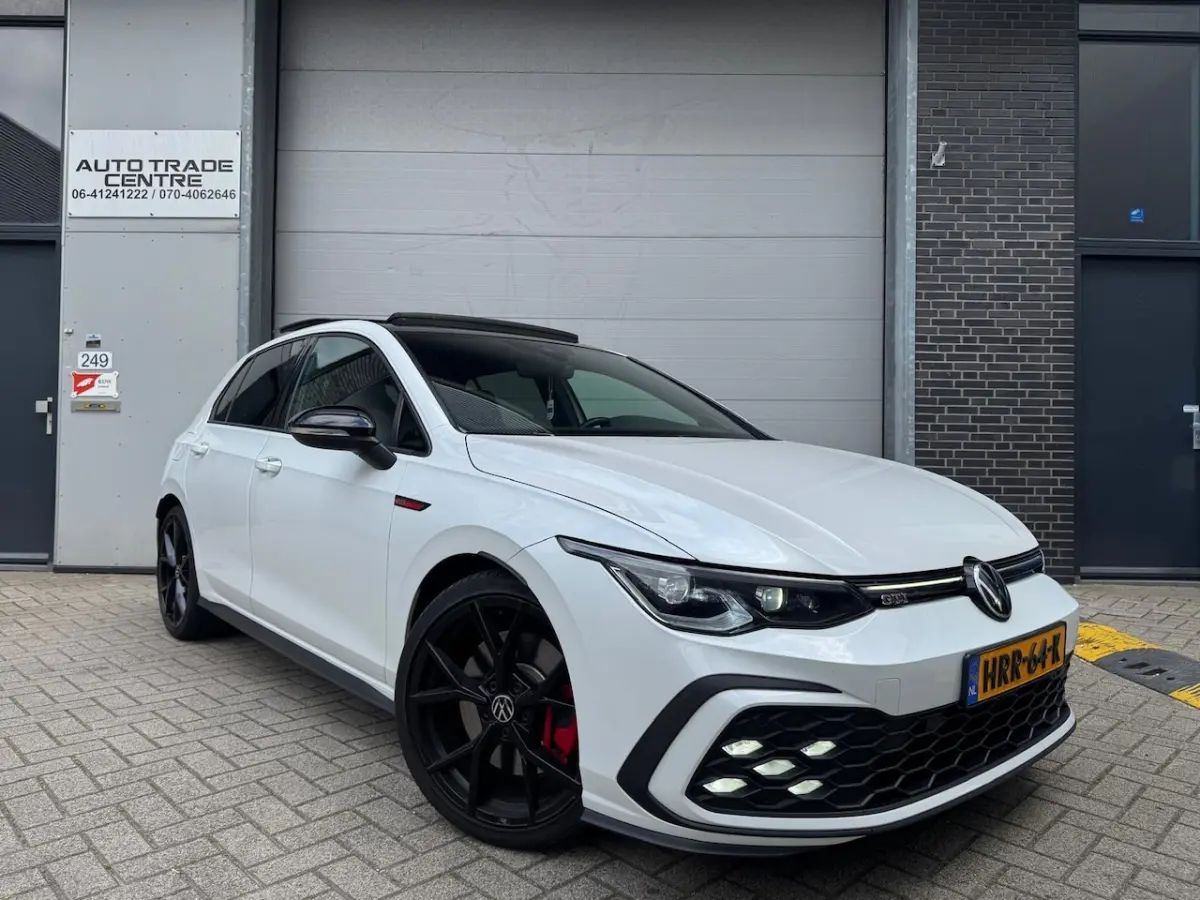 2.0 TSI GTI [ Pano | IQ.Light | H&K | Trekhaak | 19" | Dodehoek | Draadloos laden]