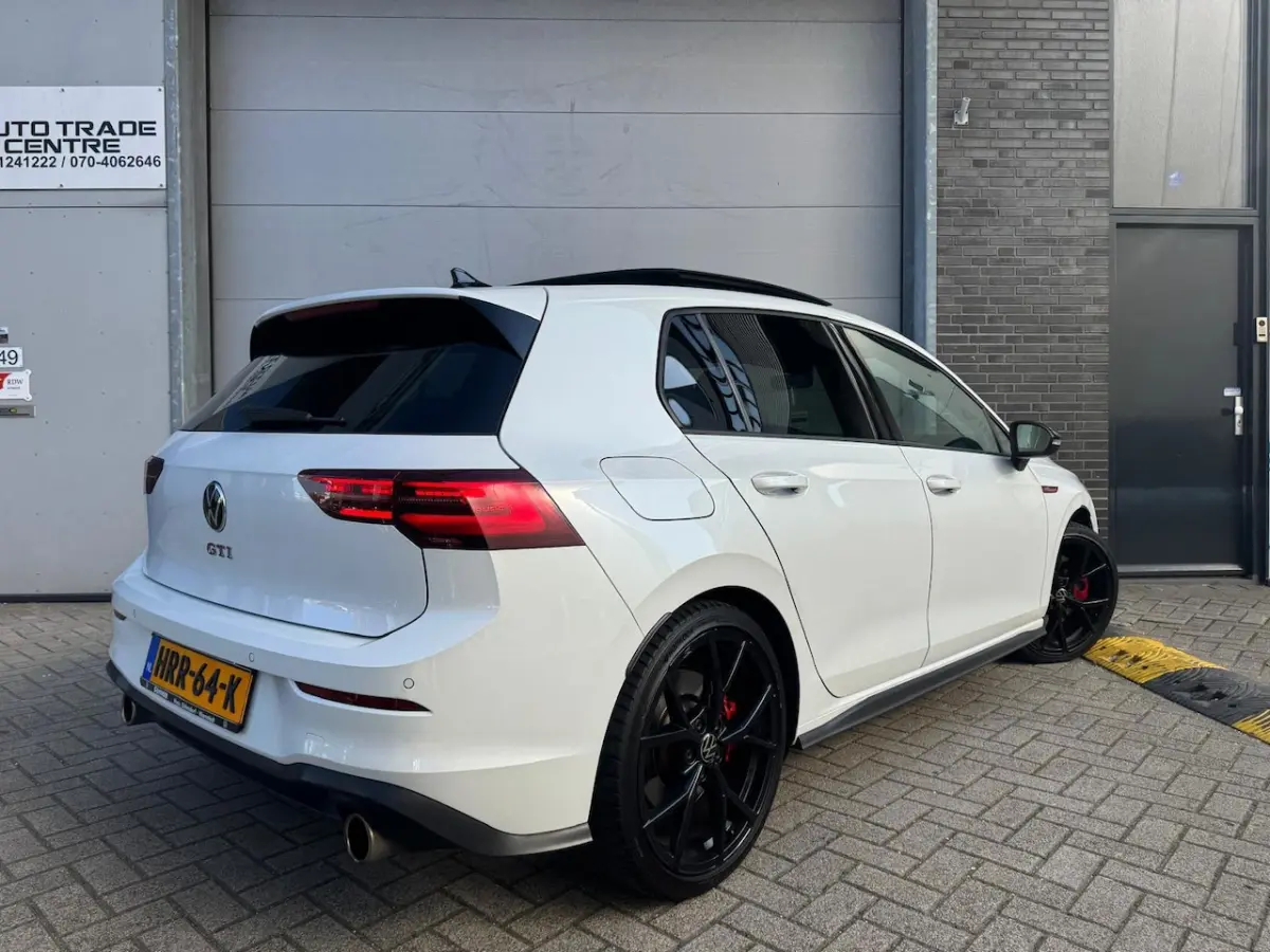 2.0 TSI GTI [ Pano | IQ.Light | H&K | Trekhaak | 19" | Dodehoek | Draadloos laden]