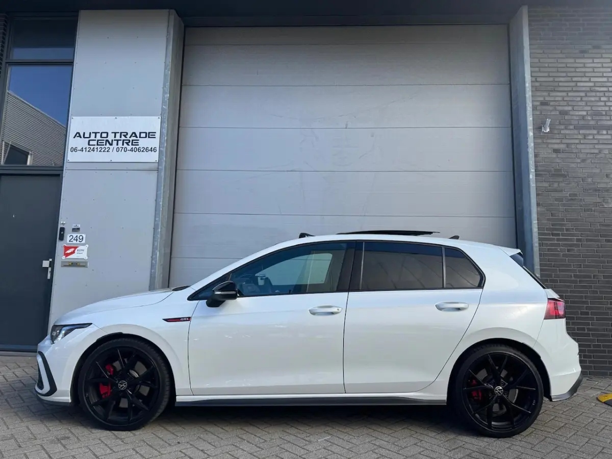 2.0 TSI GTI [ Pano | IQ.Light | H&K | Trekhaak | 19" | Dodehoek | Draadloos laden]