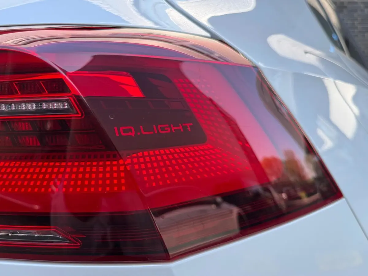 2.0 TSI GTI [ Pano | IQ.Light | H&K | Trekhaak | 19" | Dodehoek | Draadloos laden]