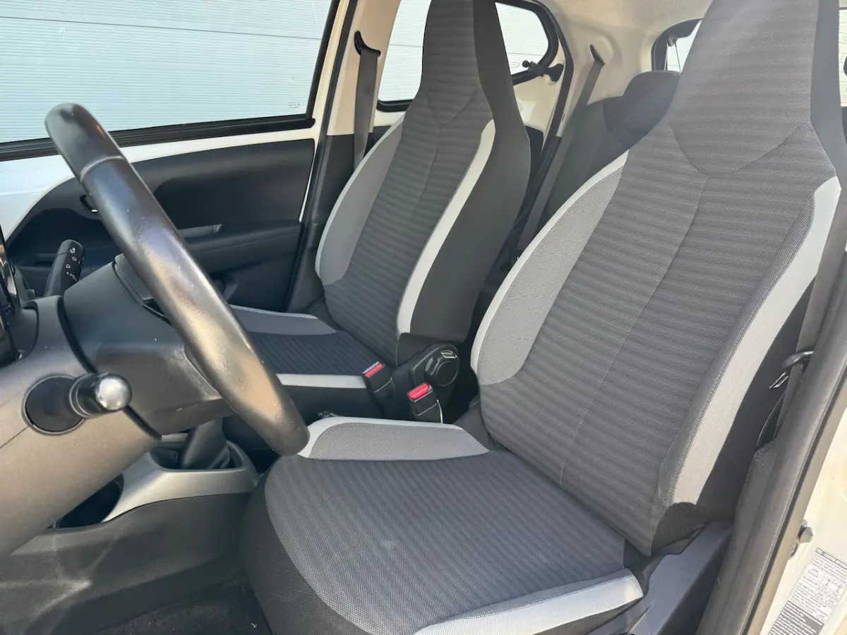 1.0 VVT-i x-play [Facelift | Carplay | Camera | Airco | Dealer OH]