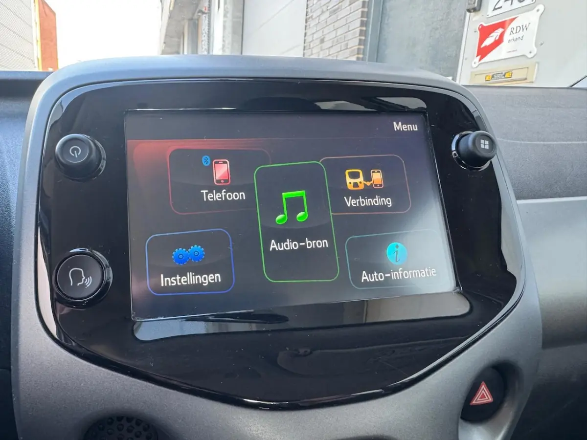 1.0 VVT-i x-play [Facelift | Carplay | Camera | Airco | Dealer OH]