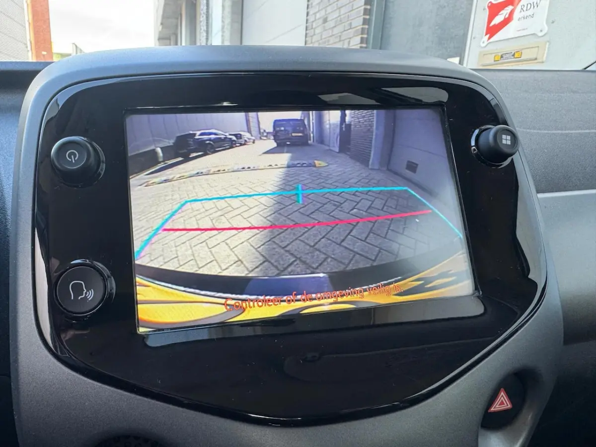 1.0 VVT-i x-play [Facelift | Carplay | Camera | Airco | Dealer OH]
