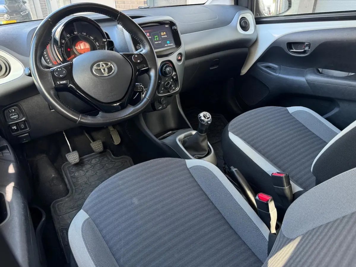 1.0 VVT-i x-play [Facelift | Carplay | Camera | Airco | Dealer OH]