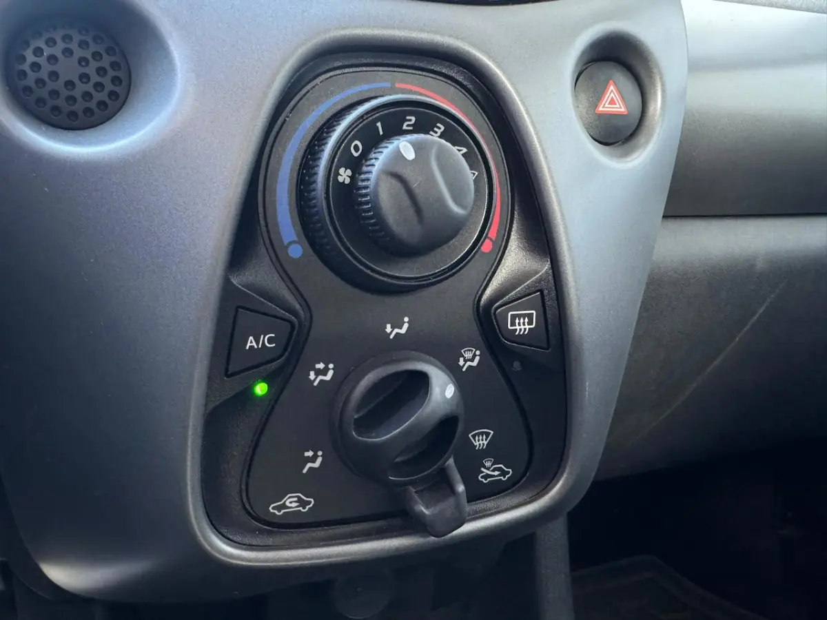 1.0 VVT-i x-play [Facelift | Carplay | Camera | Airco | Dealer OH]