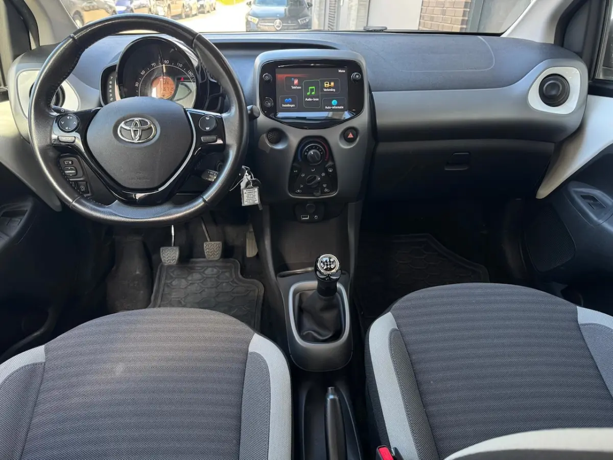 1.0 VVT-i x-play [Facelift | Carplay | Camera | Airco | Dealer OH]