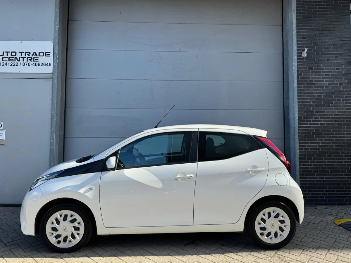 1.0 VVT-i x-play [Facelift | Carplay | Camera | Airco | Dealer OH]