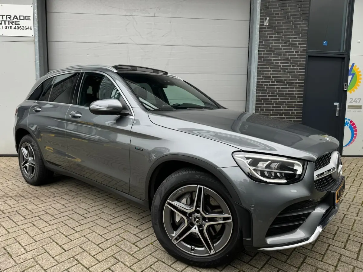 300e 4MATIC Premium [Pano | Camera | Dodehoek | AMG-styling]