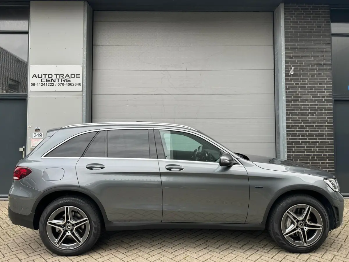 300e 4MATIC Premium [Pano | Camera | Dodehoek | AMG-styling]