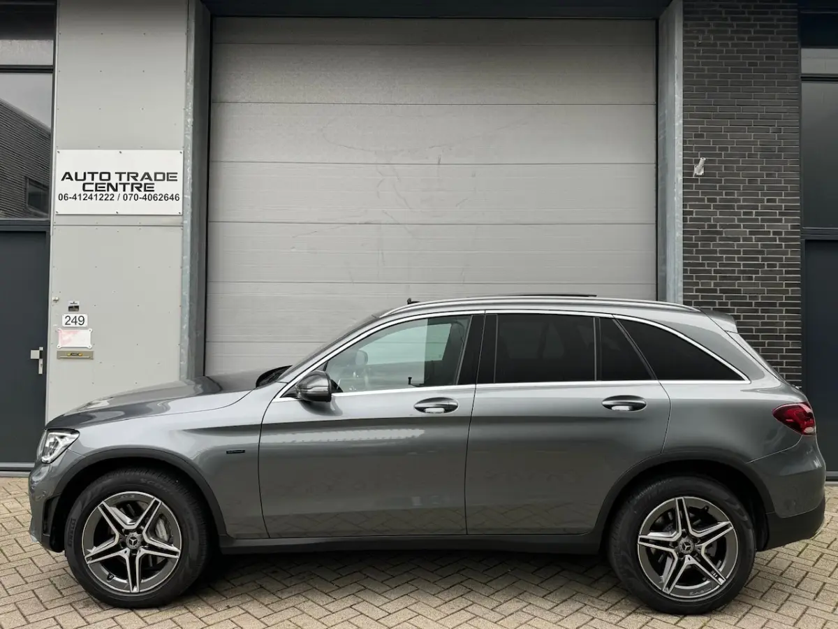 300e 4MATIC Premium [Pano | Camera | Dodehoek | AMG-styling]
