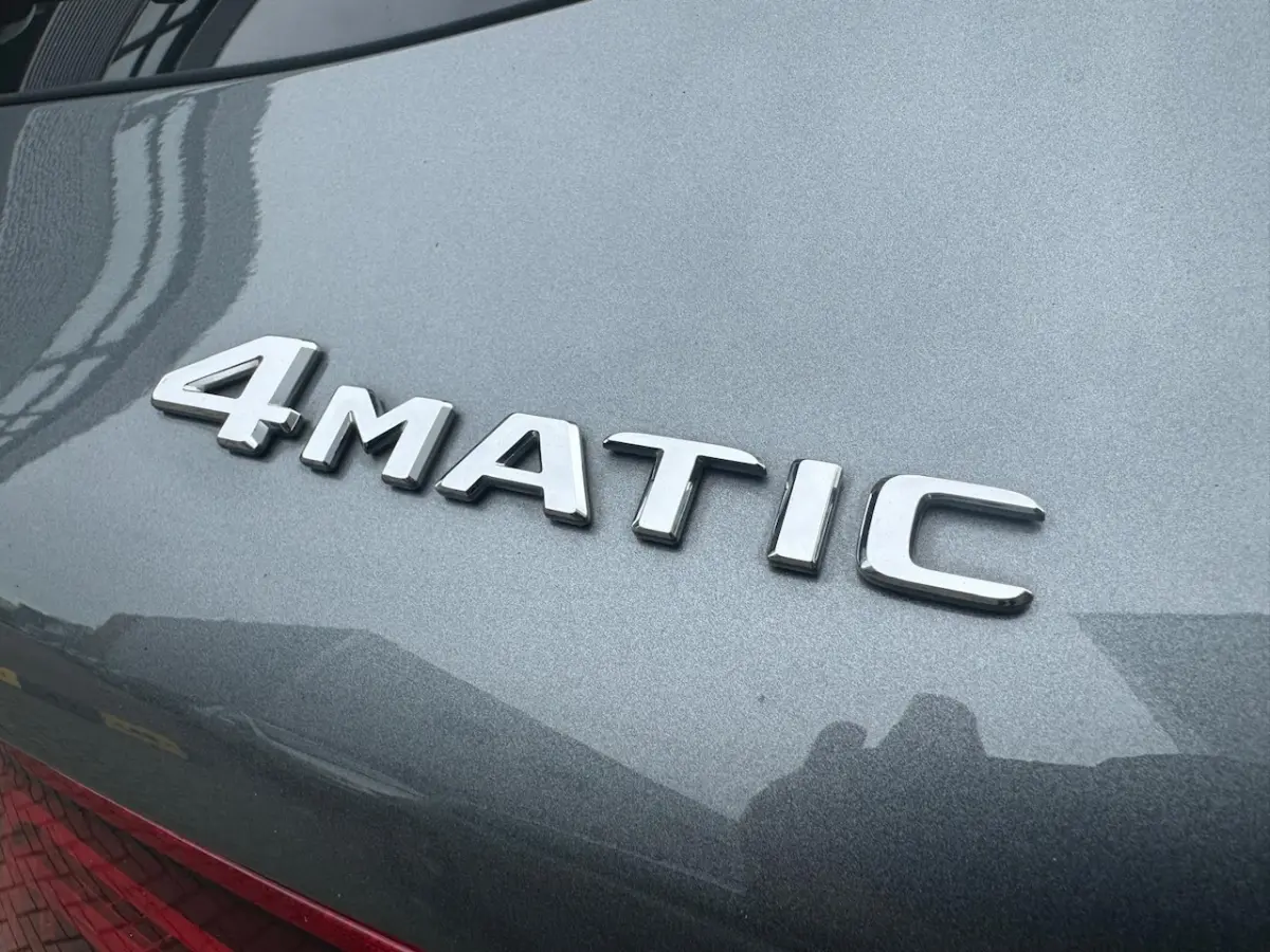 300e 4MATIC Premium [Pano | Camera | Dodehoek | AMG-styling]