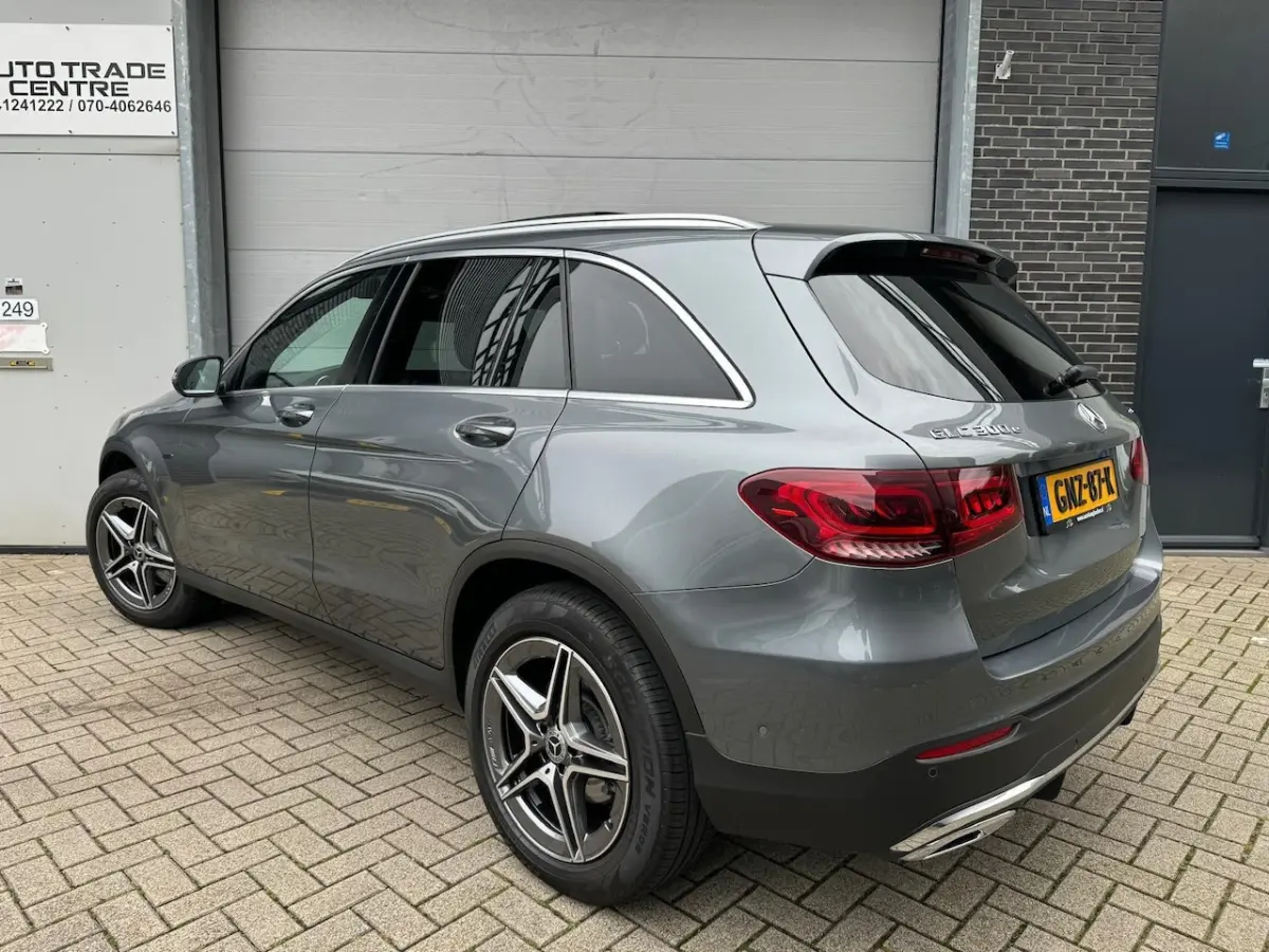 300e 4MATIC Premium [Pano | Camera | Dodehoek | AMG-styling]