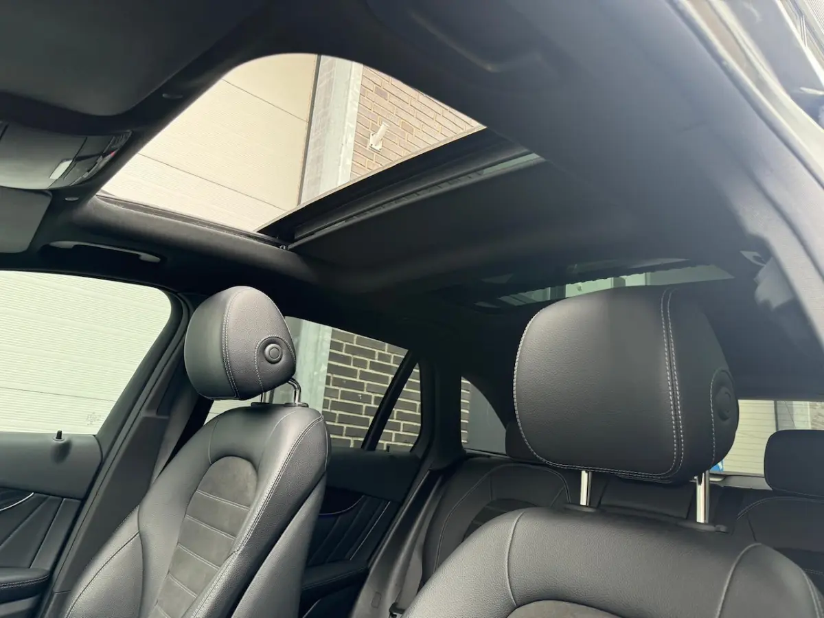 300e 4MATIC Premium [Pano | Camera | Dodehoek | AMG-styling]