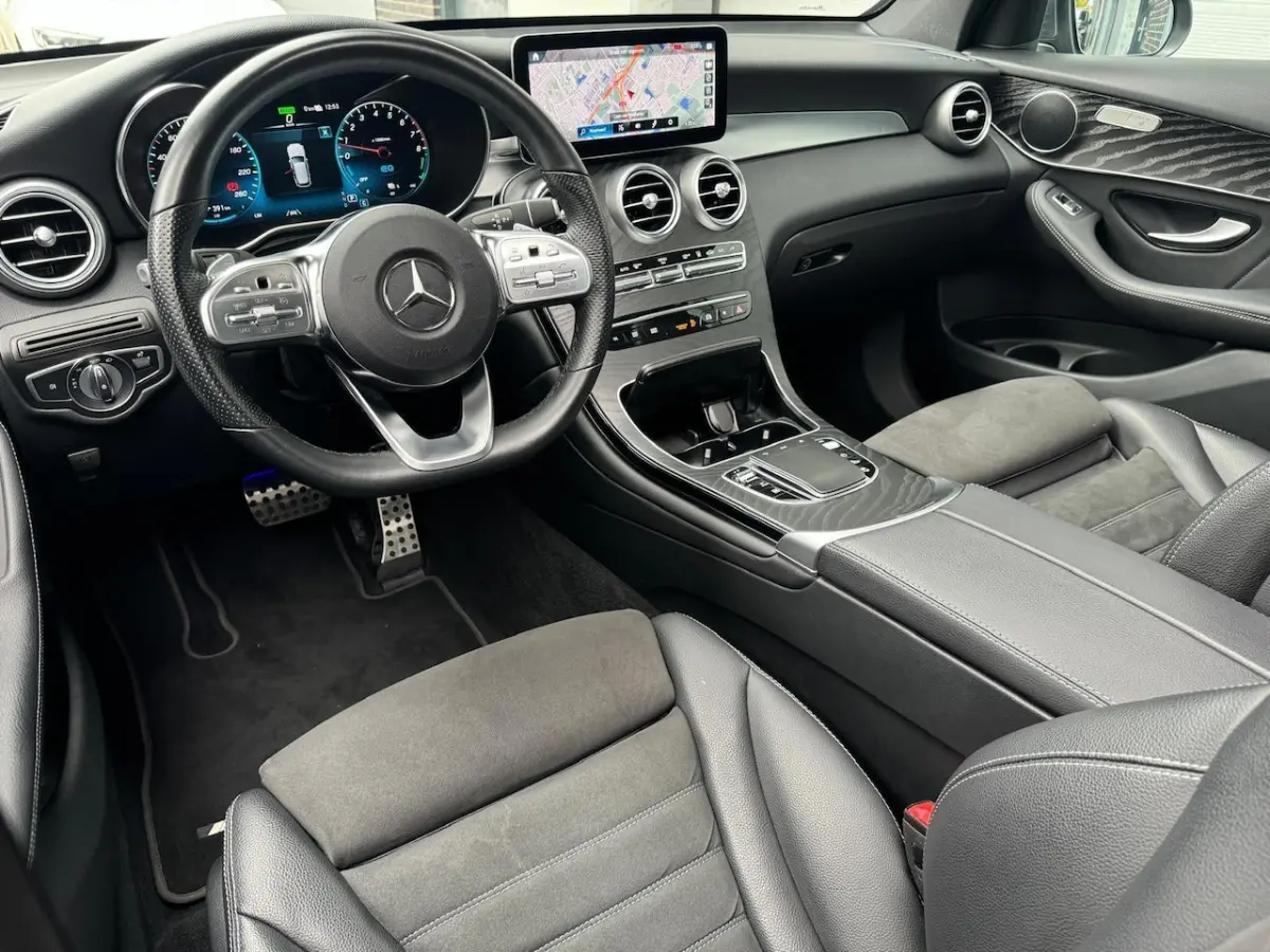 300e 4MATIC Premium [Pano | Camera | Dodehoek | AMG-styling]