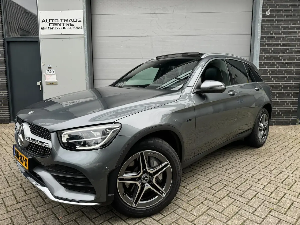 300e 4MATIC Premium [Pano | Camera | Dodehoek | AMG-styling]
