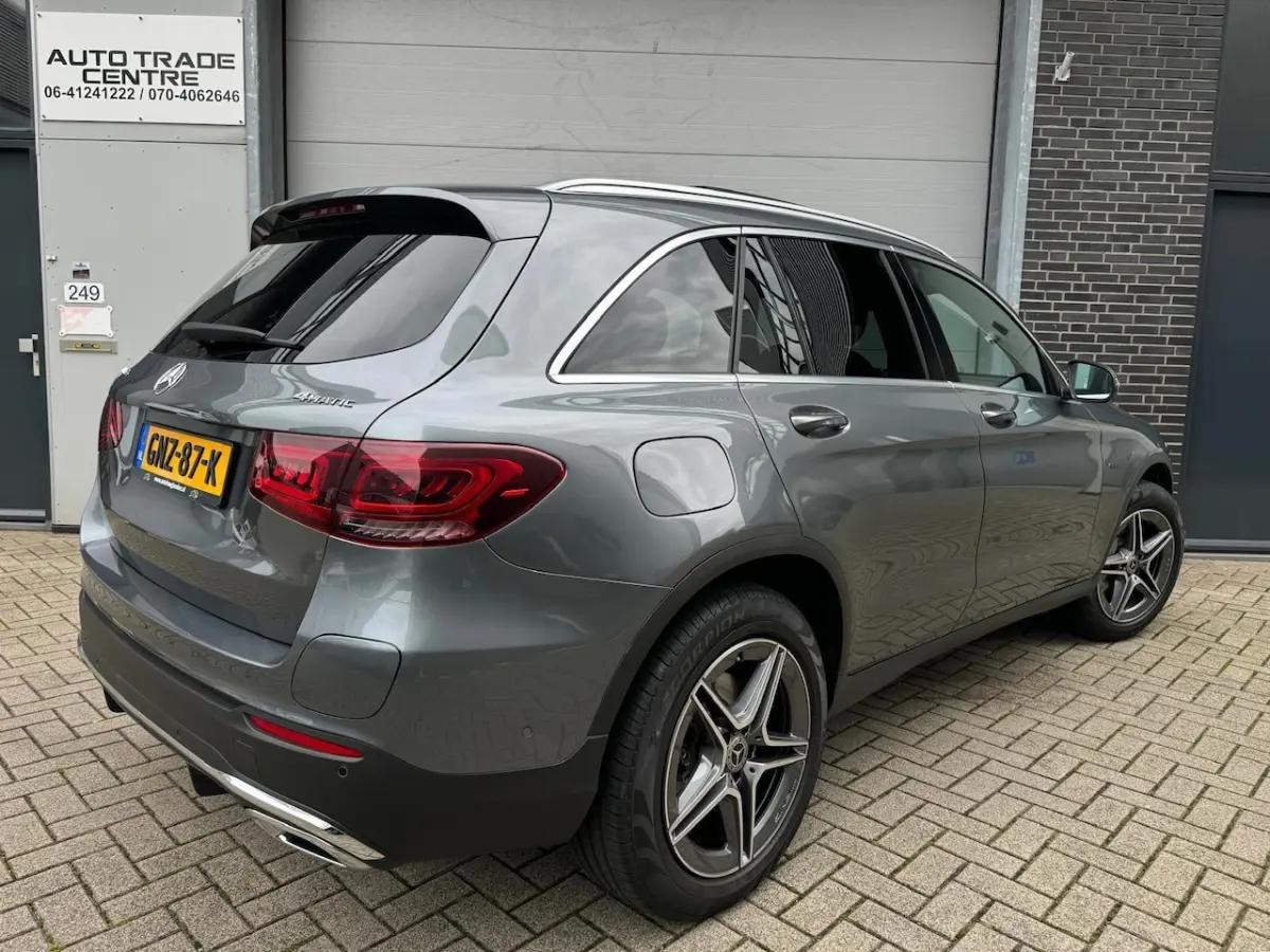 300e 4MATIC Premium [Pano | Camera | Dodehoek | AMG-styling]
