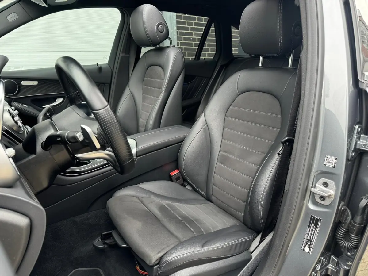 300e 4MATIC Premium [Pano | Camera | Dodehoek | AMG-styling]