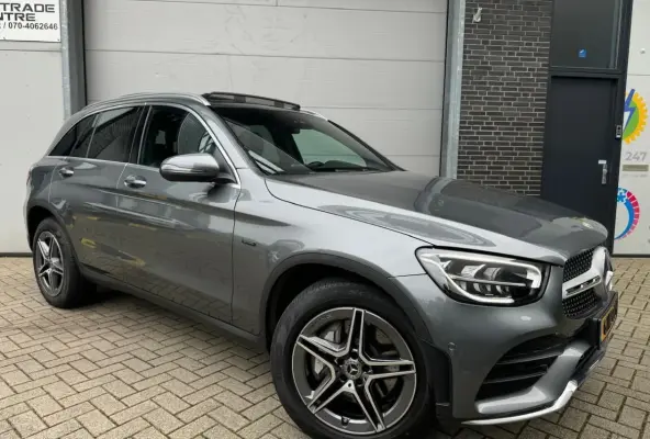 300e 4MATIC Premium [Pano | Camera | Dodehoek | AMG-styling]