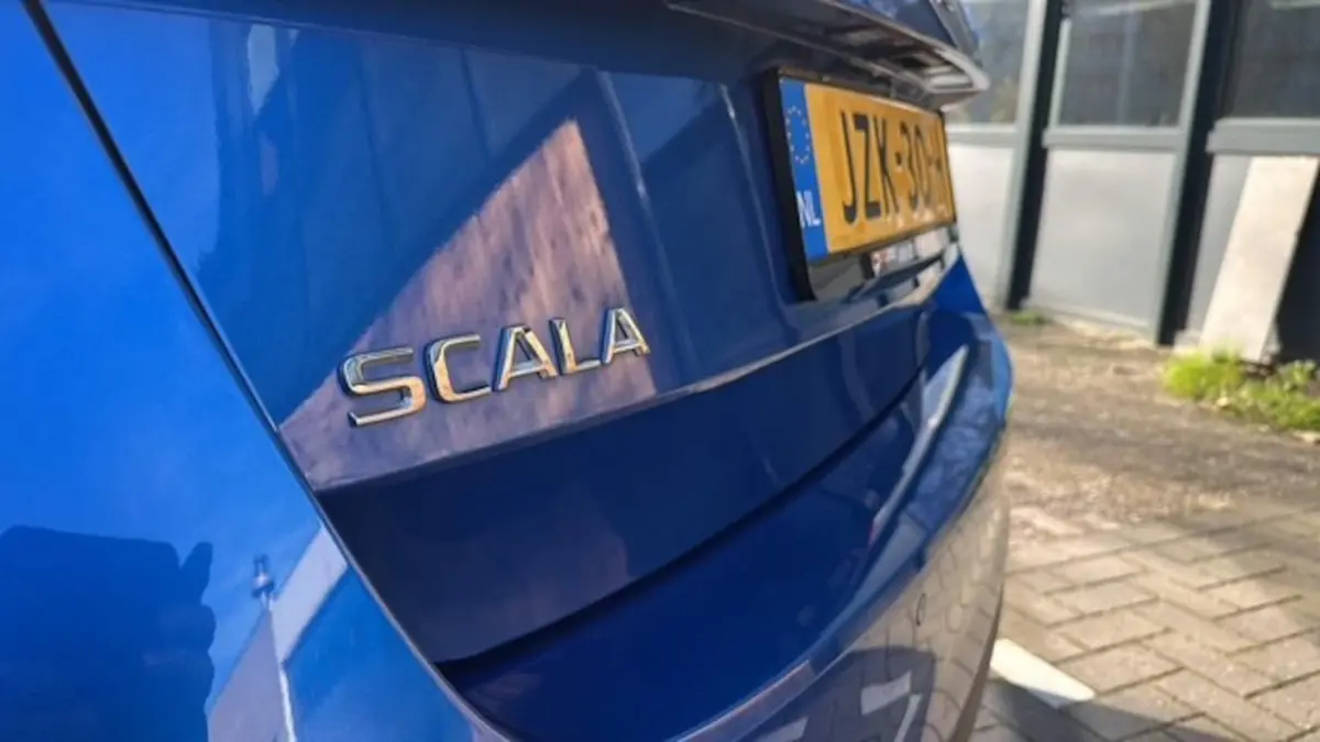 1.0 TSI Active stoel/stuur verwarming , pdc , carplay