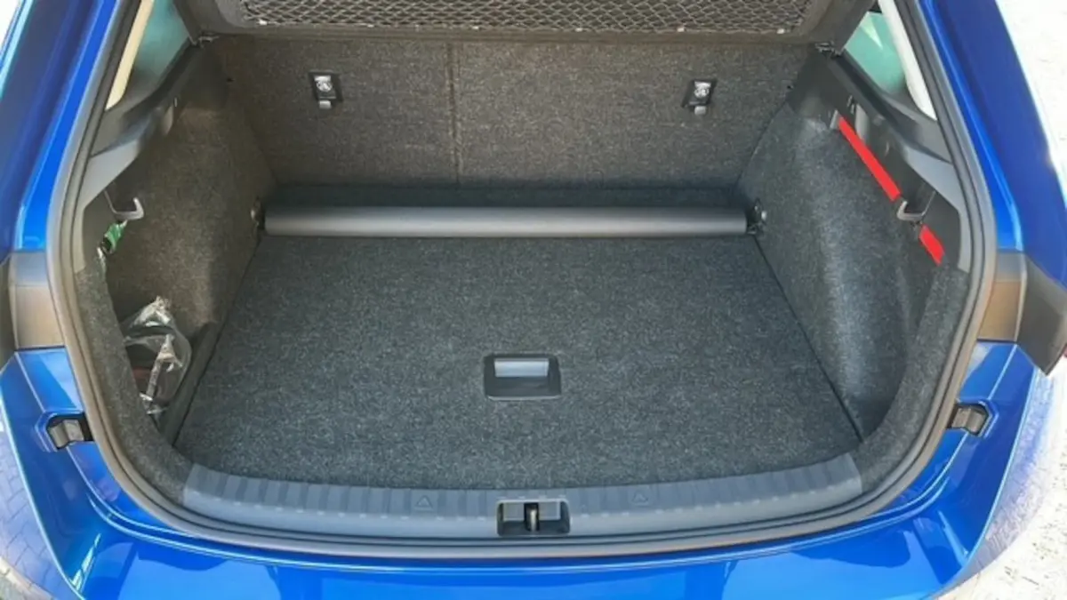 1.0 TSI Active stoel/stuur verwarming , pdc , carplay