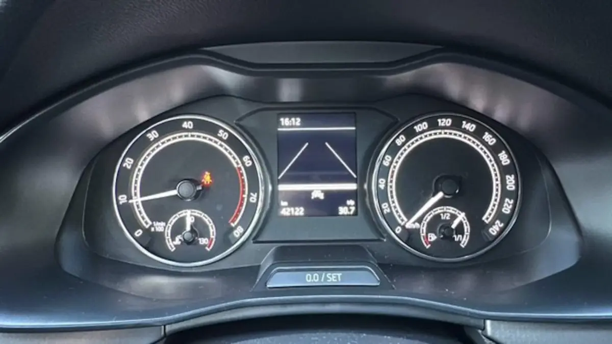 1.0 TSI Active stoel/stuur verwarming , pdc , carplay