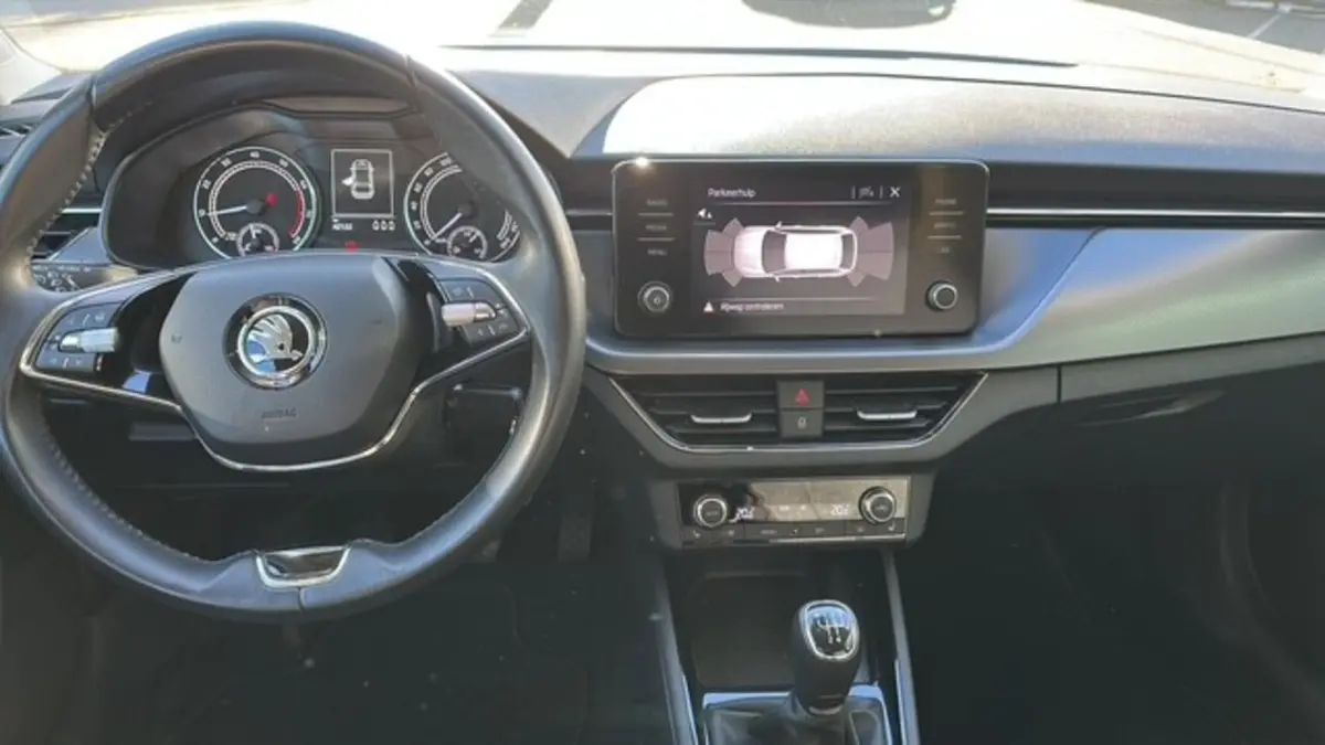 1.0 TSI Active stoel/stuur verwarming , pdc , carplay