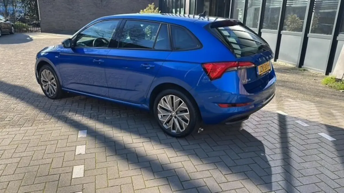 1.0 TSI Active stoel/stuur verwarming , pdc , carplay