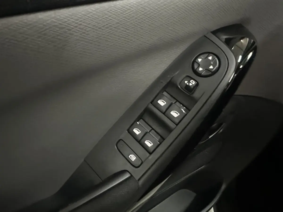 1.2 PureTech Business CLIMA /CRUISE / NAVI