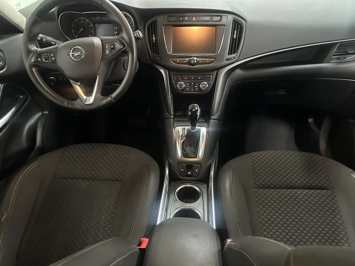 1.4 Turbo Business Executive 7p. CLIMA / CRUISE / CAMERA / LMV