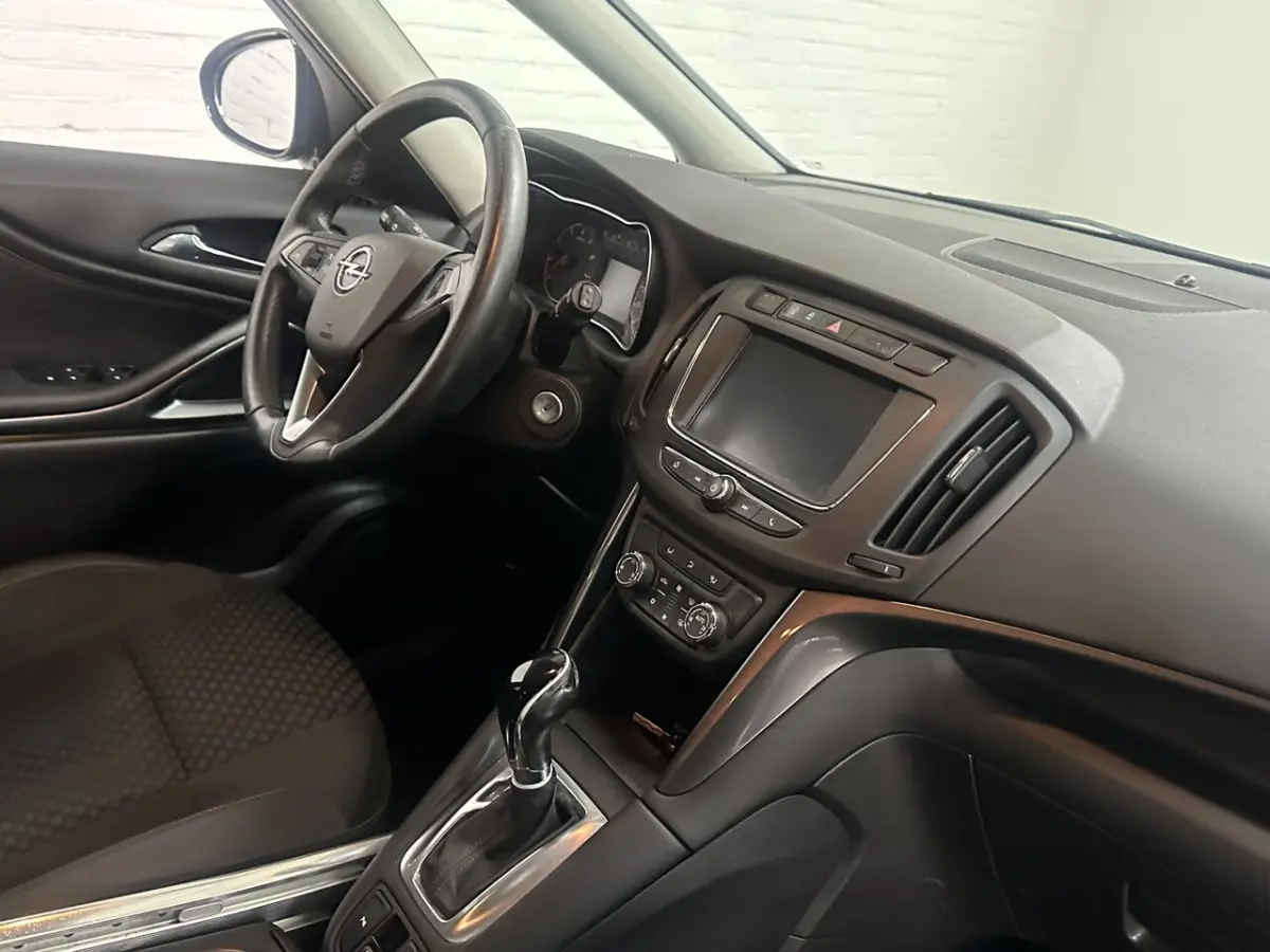 1.4 Turbo Business Executive 7p. CLIMA / CRUISE / CAMERA / LMV