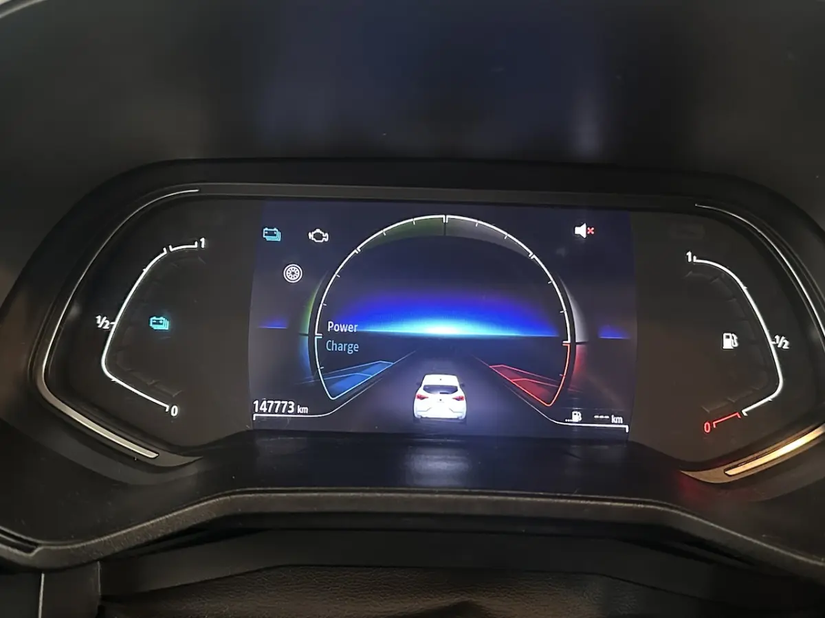 1.6 E-Tech Hybrid Business CLIMA / CRUISE / HYBRID 140 PK