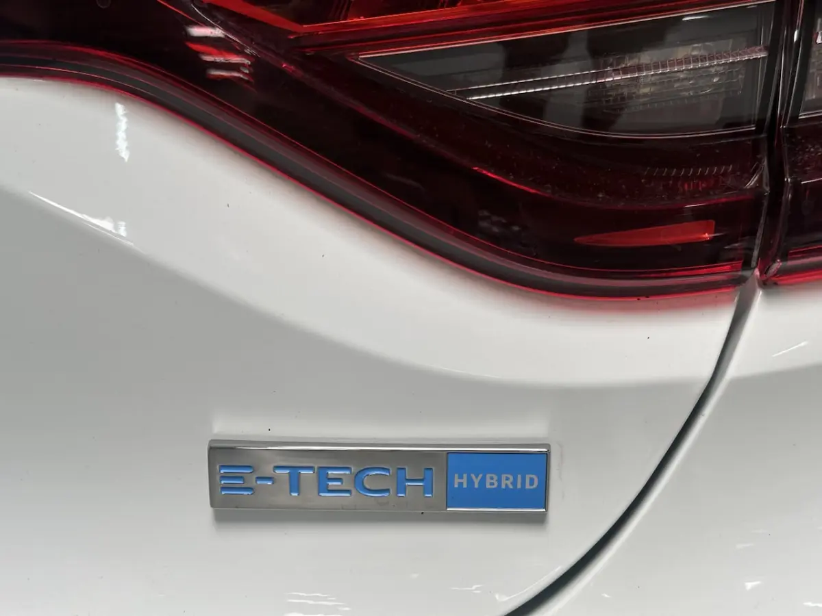 1.6 E-Tech Hybrid Business CLIMA / CRUISE / HYBRID 140 PK