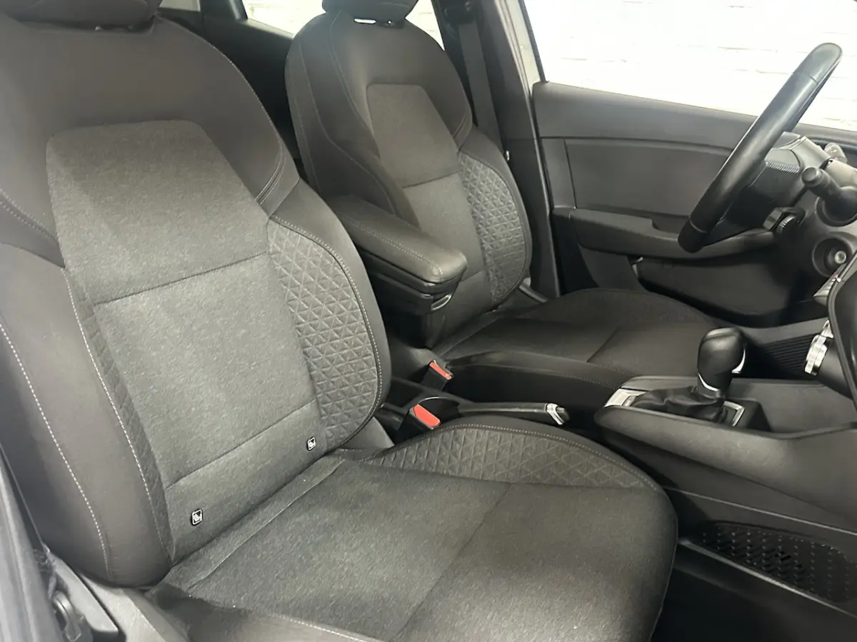 1.6 E-Tech Hybrid Business CLIMA / CRUISE / HYBRID 140 PK