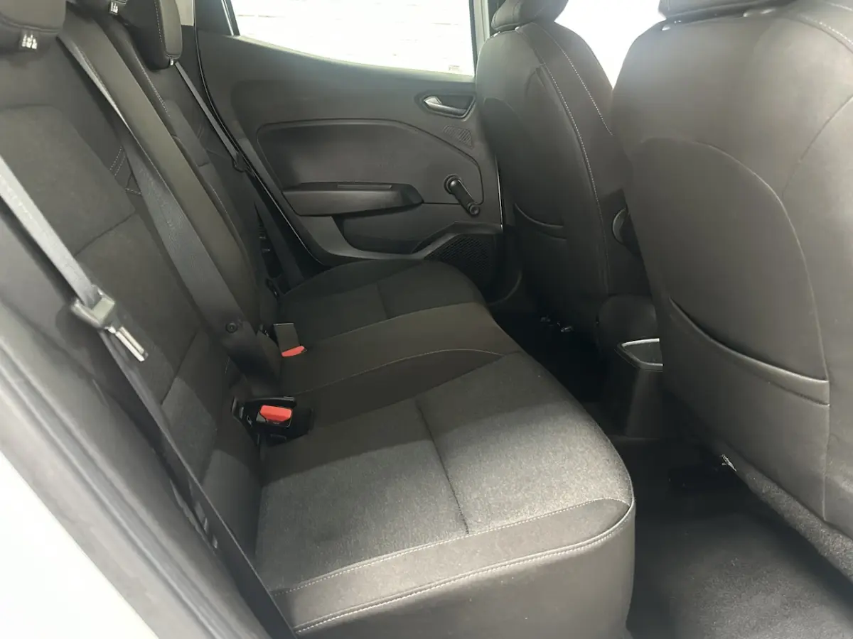 1.6 E-Tech Hybrid Business CLIMA / CRUISE / HYBRID 140 PK