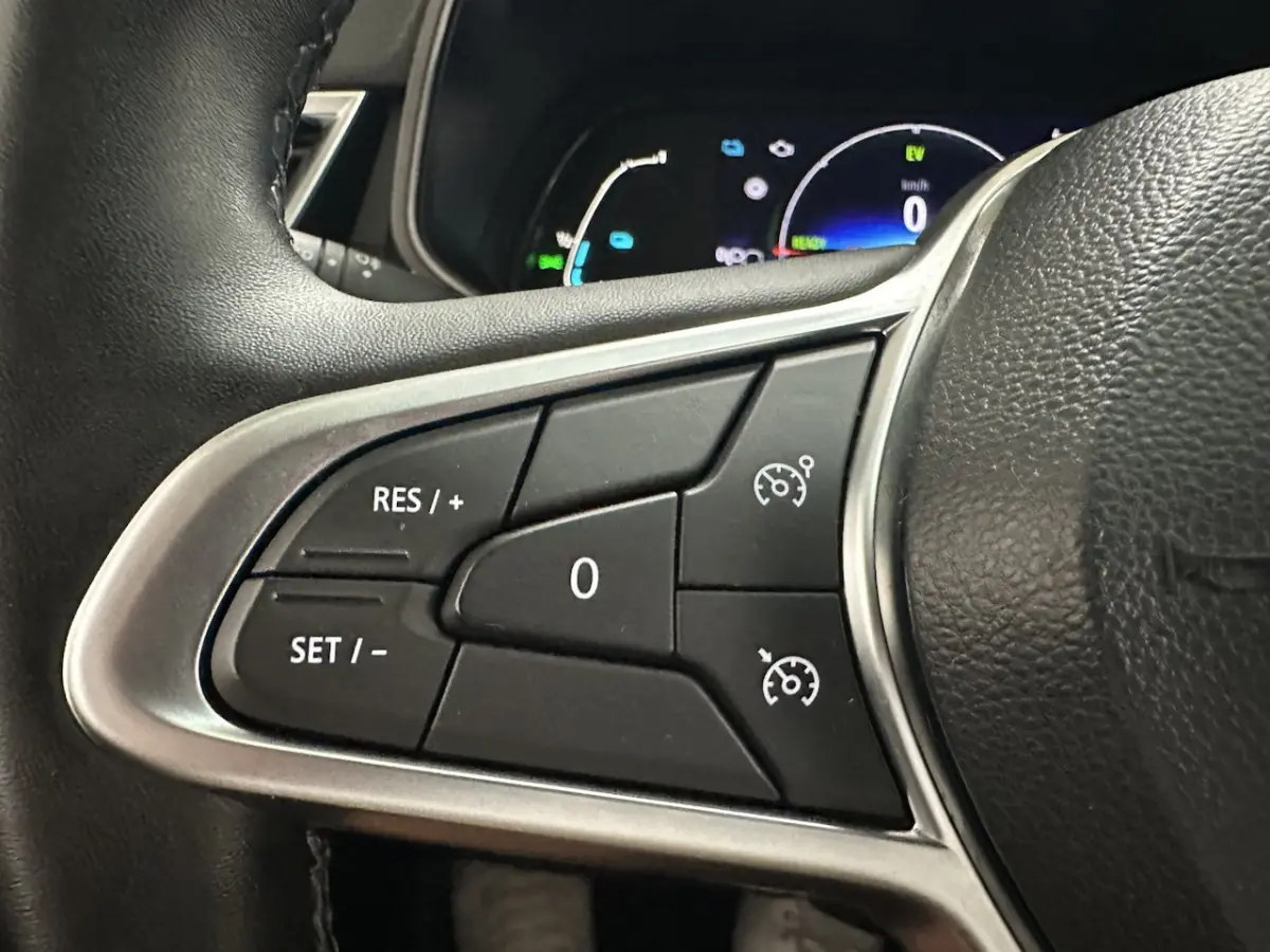 1.6 E-Tech Hybrid Business CLIMA / CRUISE / HYBRID 140 PK