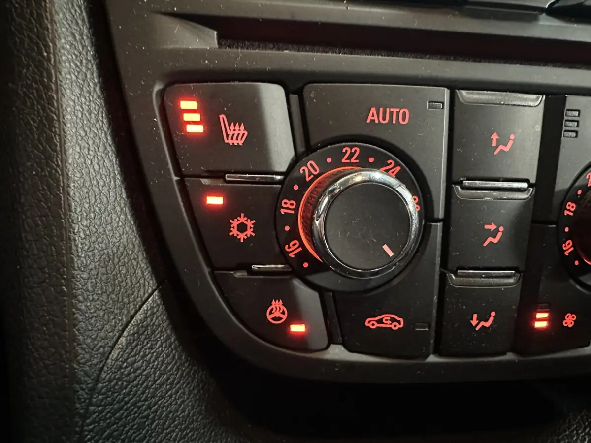 1.4 Turbo Cosmo CLIMA / CRUISE / CEMERA / LMV VOLE OPTIES