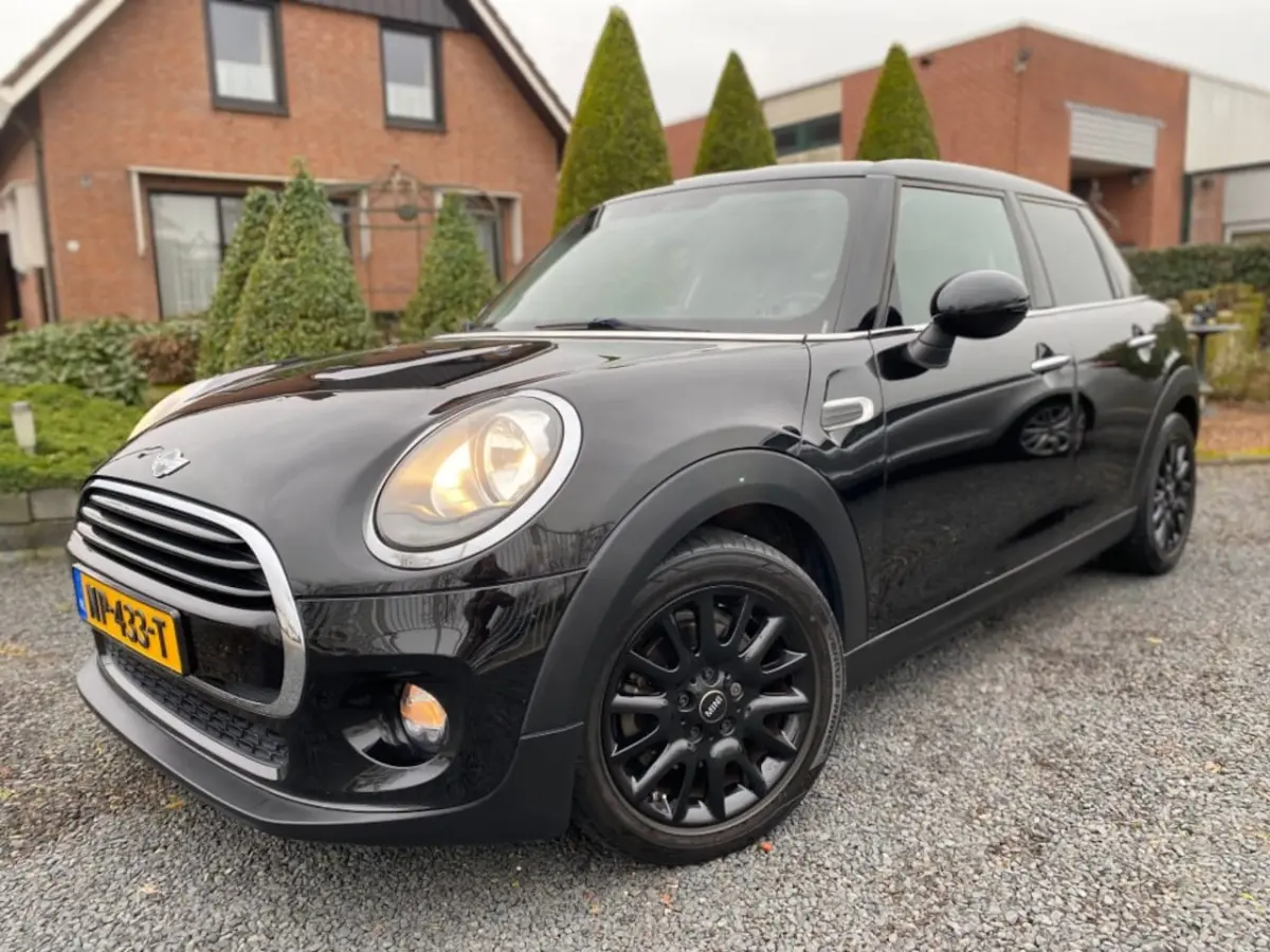 1.5 COOPER BUSINESS 5drs NAVI, NL Auto, Airco, Cruise