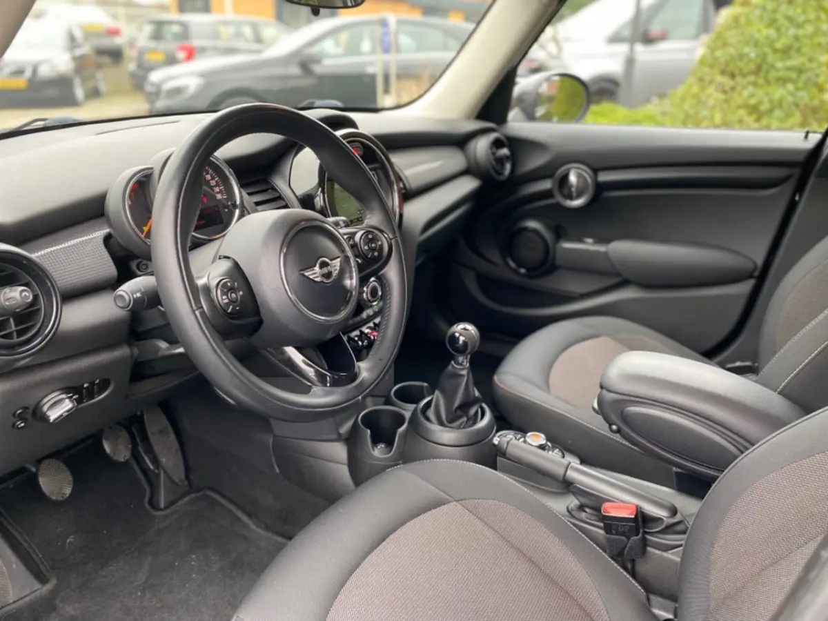 1.5 COOPER BUSINESS 5drs NAVI, NL Auto, Airco, Cruise