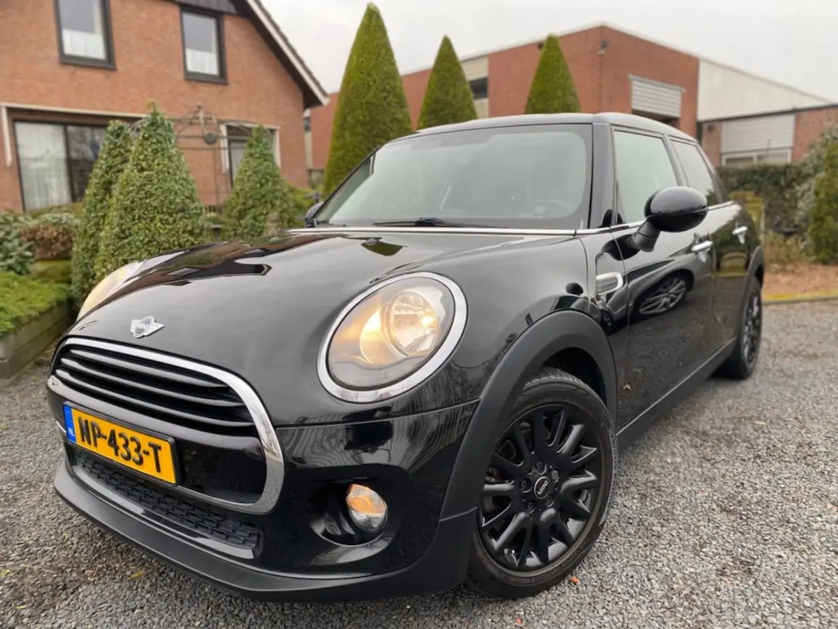 1.5 COOPER BUSINESS 5drs NAVI, NL Auto, Airco, Cruise